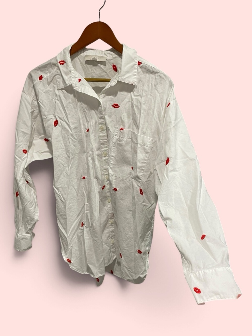 Cute Loft oversized classic white blouse embroidered lips love kiss coquette